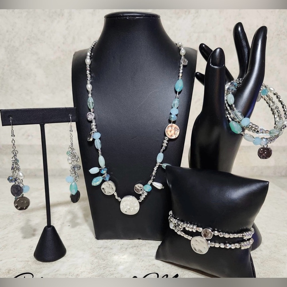 Refreshing Riot jewelry set